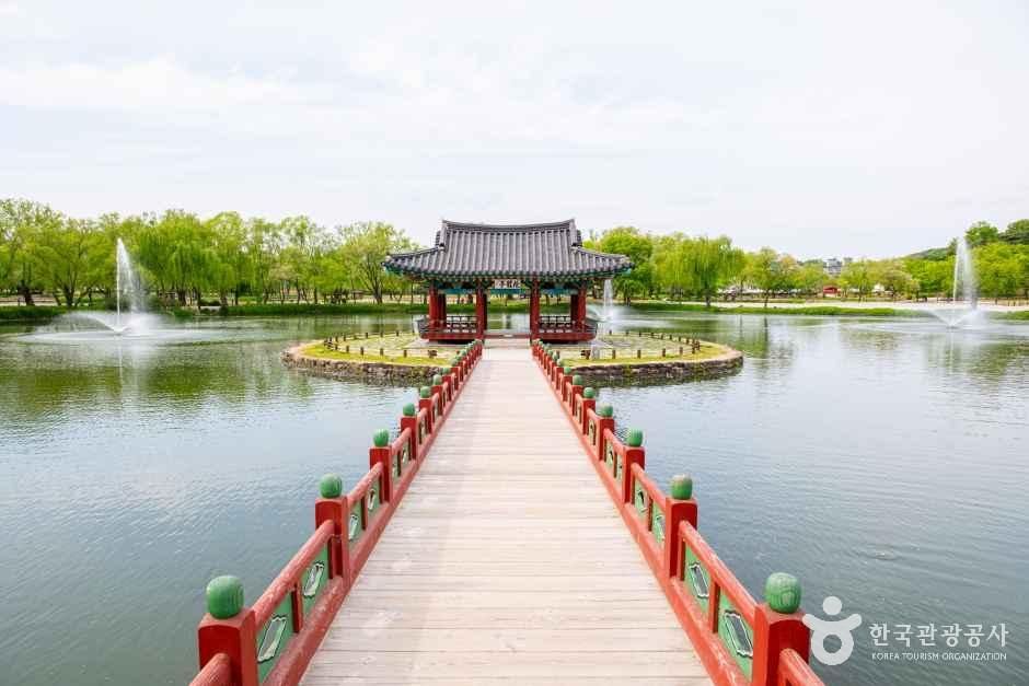 궁남지 — 부여 정림사지·궁남지·시내